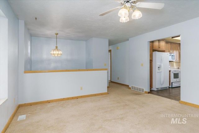 1036 Camas Ln, Pocatello, ID 83204