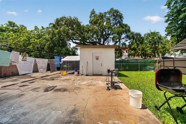7151 SW 42nd St, Miami, FL 33155