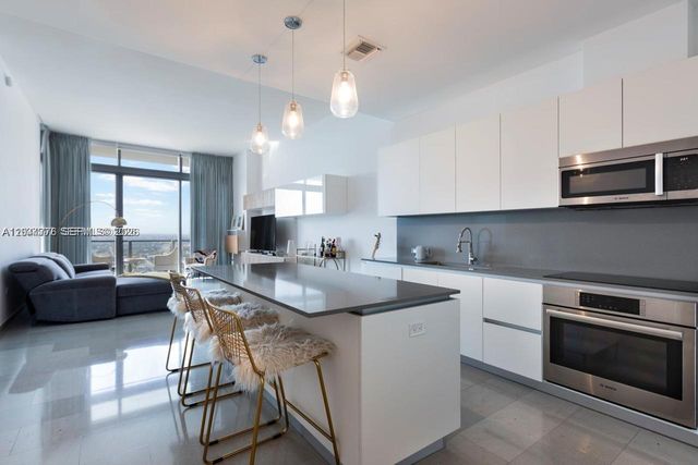 88 SW 7th Street 4106, Miami, FL 33130