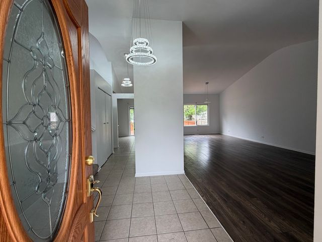 2354 Nantucket Lane, Elgin, IL 60123