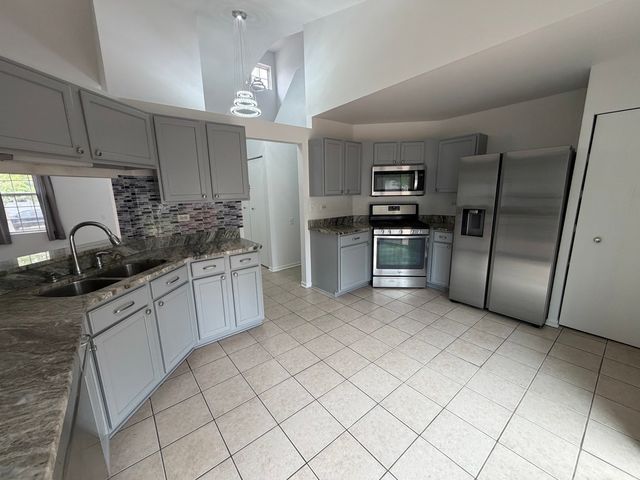 2354 Nantucket Lane, Elgin, IL 60123