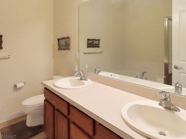 559 Edward St, Lopatcong Twp., NJ 08865