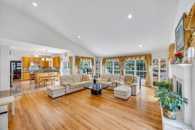 6 Hancock Court, South Setauket, NY 11720
