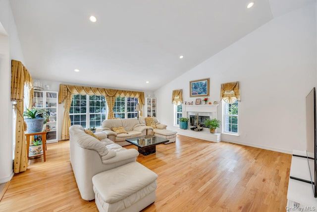 6 Hancock Court, South Setauket, NY 11720