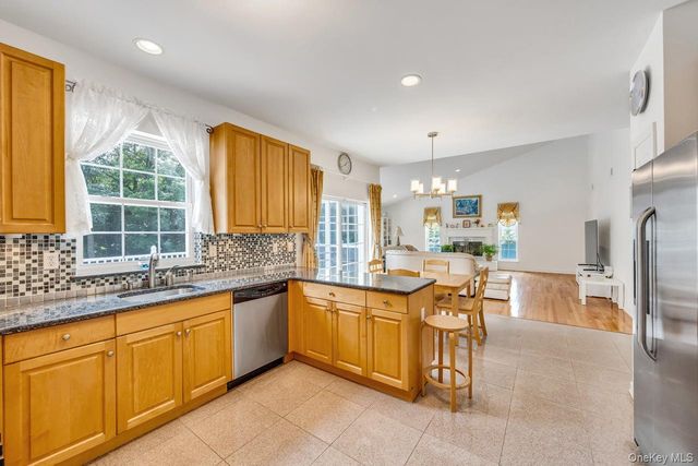 6 Hancock Court, South Setauket, NY 11720