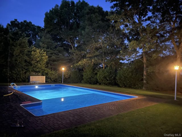 6 Hancock Court, South Setauket, NY 11720