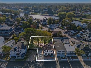 30 Lakeshore Drive, South Haven City, MI 49090