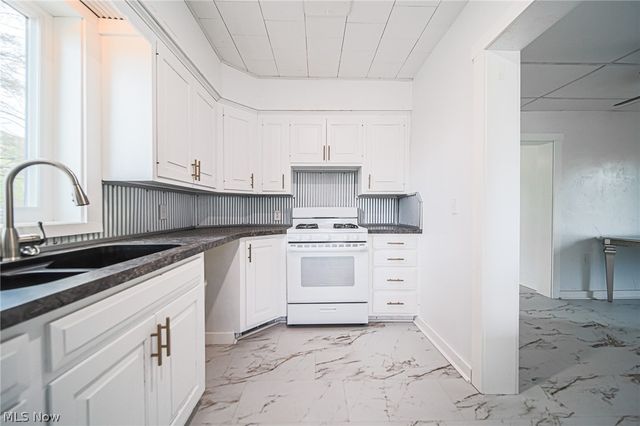 7437 E Lincoln Way, Apple Creek, OH 44606