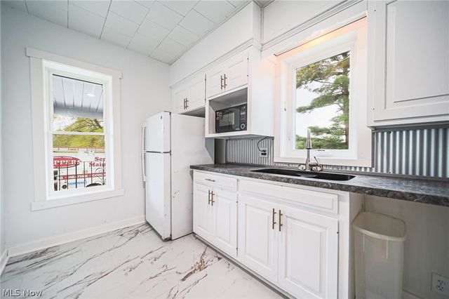 7437 E Lincoln Way, Apple Creek, OH 44606