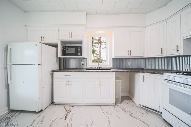 7437 E Lincoln Way, Apple Creek, OH 44606