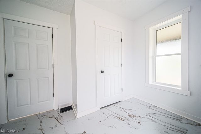 7437 E Lincoln Way, Apple Creek, OH 44606