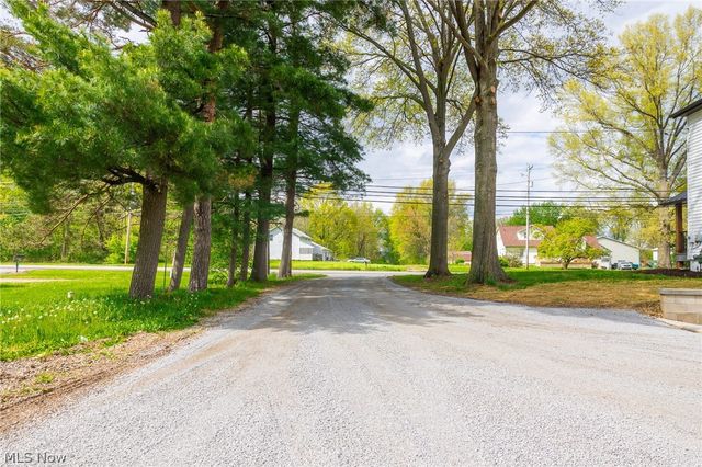 7437 E Lincoln Way, Apple Creek, OH 44606