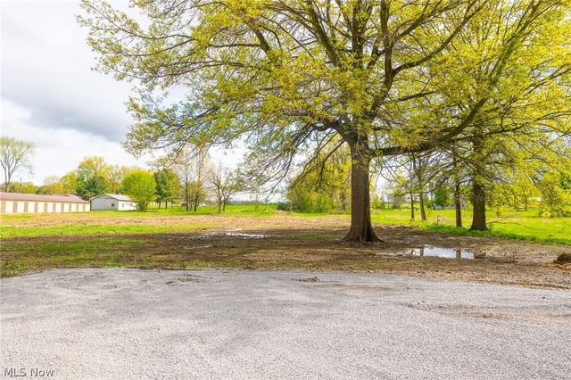 7437 E Lincoln Way, Apple Creek, OH 44606