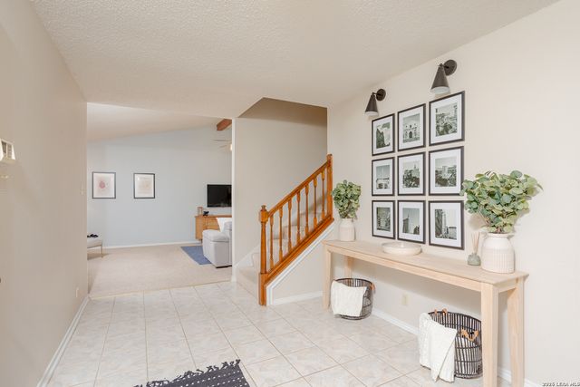 13718 PEBBLE POINT DR, San Antonio, TX 78231