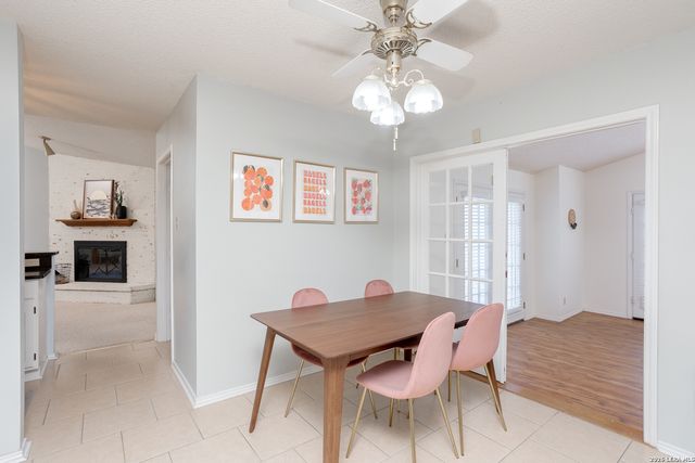 13718 PEBBLE POINT DR, San Antonio, TX 78231