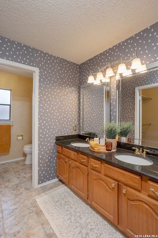 13718 PEBBLE POINT DR, San Antonio, TX 78231