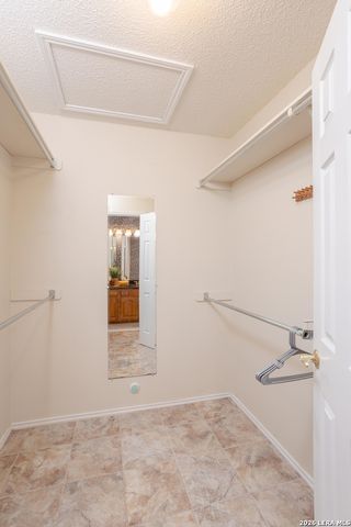 13718 PEBBLE POINT DR, San Antonio, TX 78231