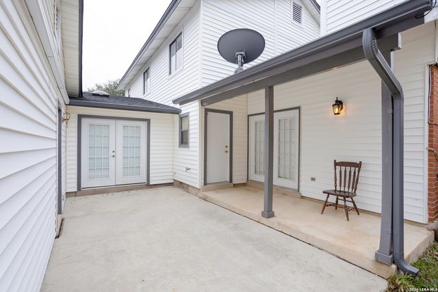 13718 PEBBLE POINT DR, San Antonio, TX 78231