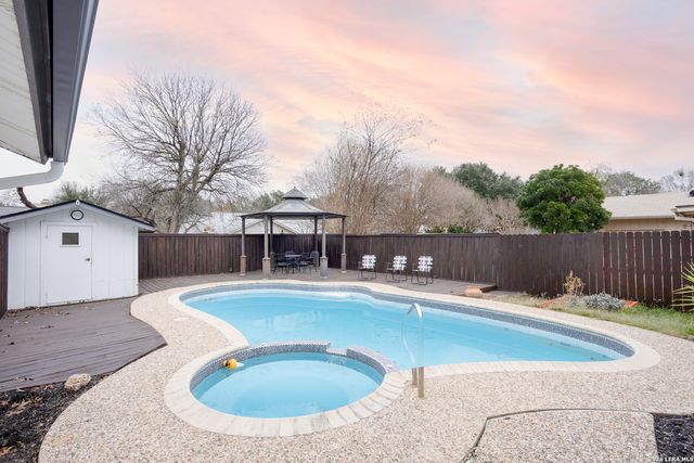 13718 PEBBLE POINT DR, San Antonio, TX 78231