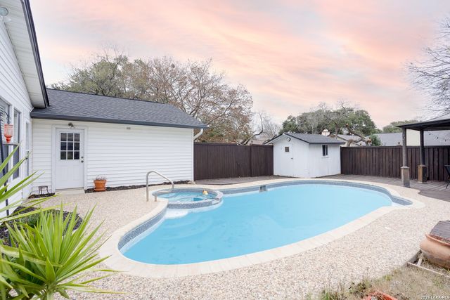 13718 PEBBLE POINT DR, San Antonio, TX 78231