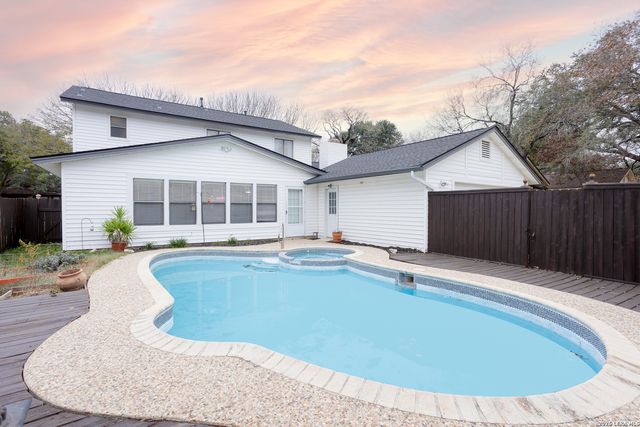 13718 PEBBLE POINT DR, San Antonio, TX 78231