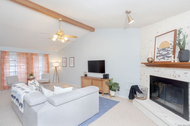 13718 PEBBLE POINT DR, San Antonio, TX 78231