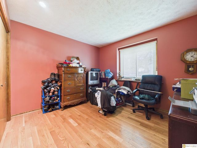 16565 Pasadena Circle, Omaha, NE 68130