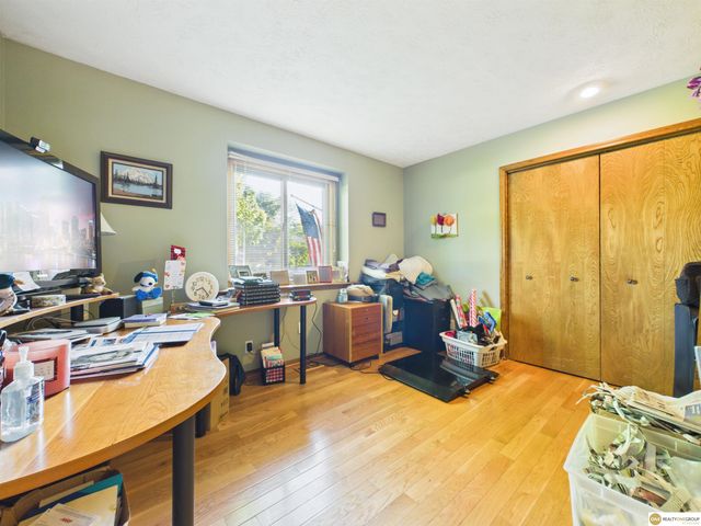 16565 Pasadena Circle, Omaha, NE 68130