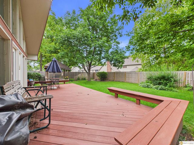 16565 Pasadena Circle, Omaha, NE 68130