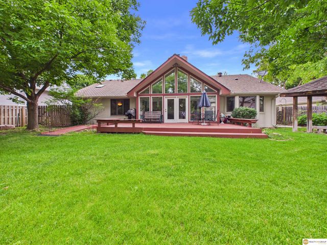 16565 Pasadena Circle, Omaha, NE 68130