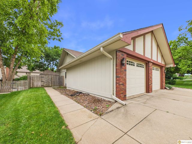16565 Pasadena Circle, Omaha, NE 68130