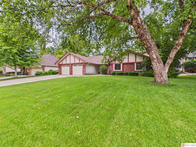 16565 Pasadena Circle, Omaha, NE 68130
