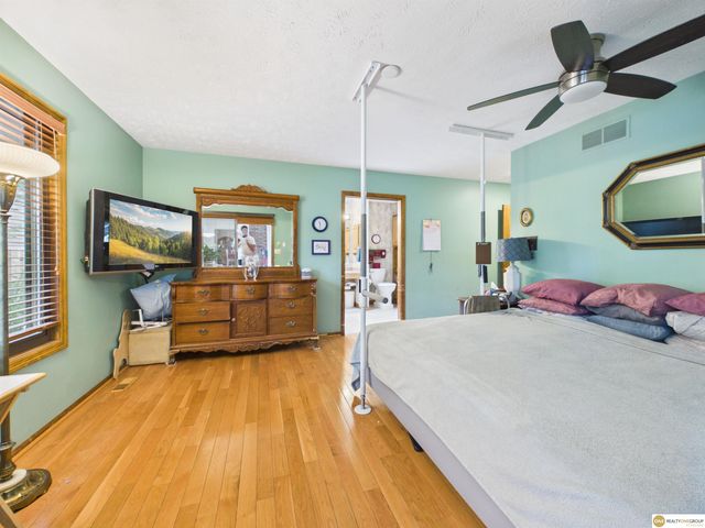 16565 Pasadena Circle, Omaha, NE 68130