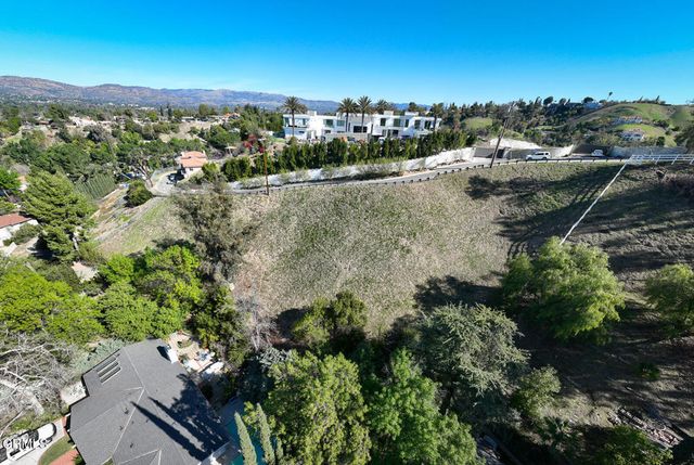 4845 N Calderon Road, Woodland Hills, CA 91364