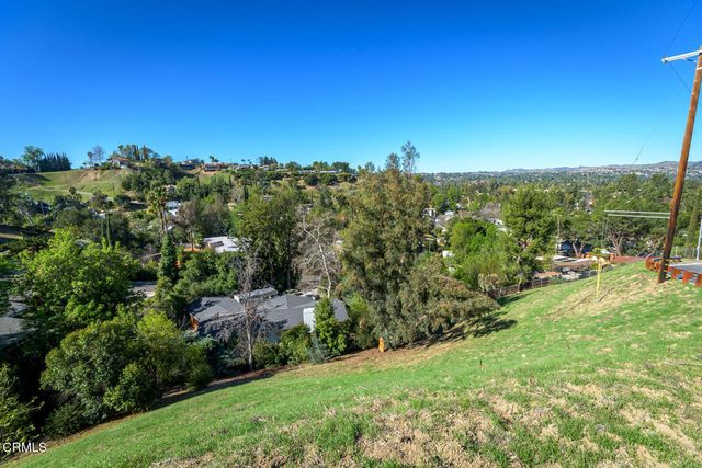 4845 N Calderon Road, Woodland Hills, CA 91364