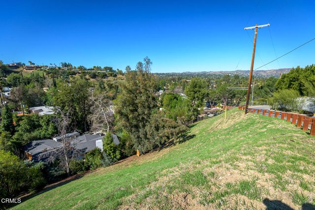 4845 N Calderon Road, Woodland Hills, CA 91364