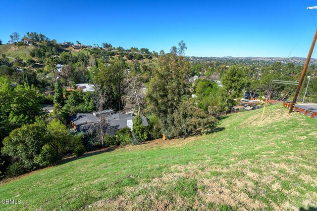 4845 N Calderon Road, Woodland Hills, CA 91364