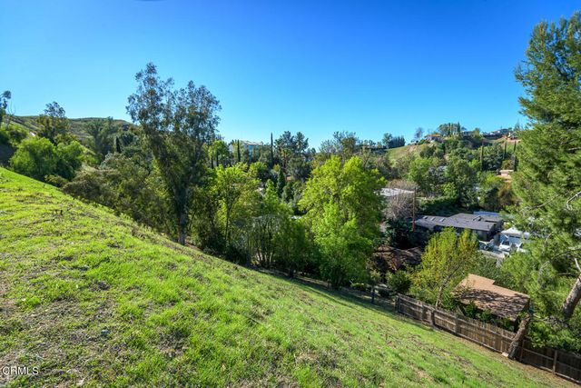 4845 N Calderon Road, Woodland Hills, CA 91364