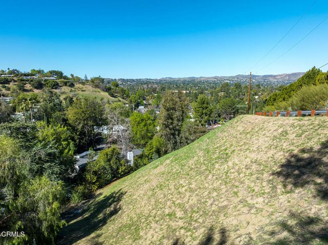 4845 N Calderon Road, Woodland Hills, CA 91364