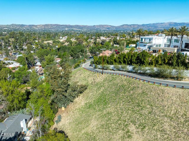 4845 N Calderon Road, Woodland Hills, CA 91364