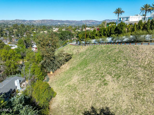 4845 N Calderon Road, Woodland Hills, CA 91364