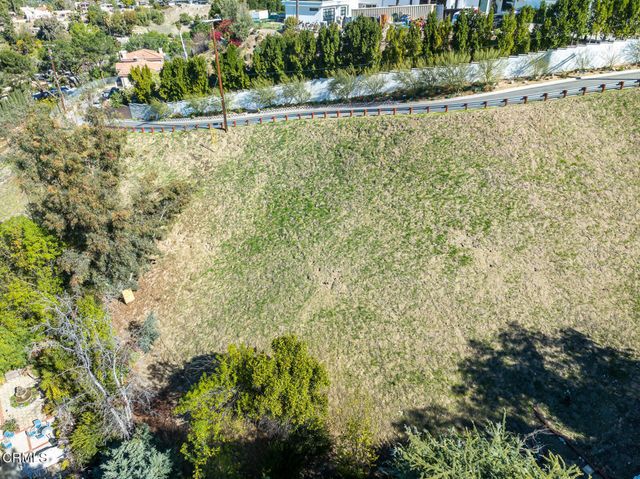 4845 N Calderon Road, Woodland Hills, CA 91364