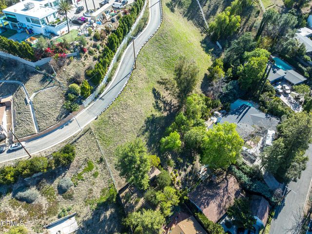4845 N Calderon Road, Woodland Hills, CA 91364