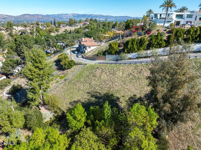4845 N Calderon Road, Woodland Hills, CA 91364