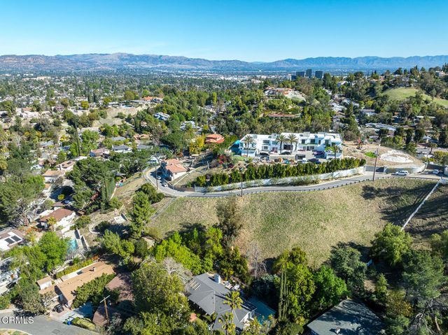 4845 N Calderon Road, Woodland Hills, CA 91364