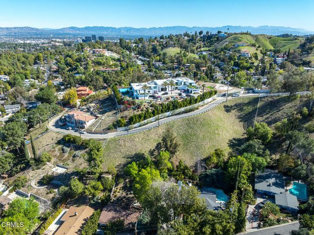 4845 N Calderon Road, Woodland Hills, CA 91364