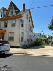 214 MULBERRY ST #2, Bristol, PA 19007