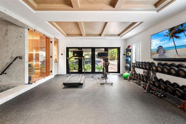 3681 Flamingo Dr, Miami Beach, FL 33140