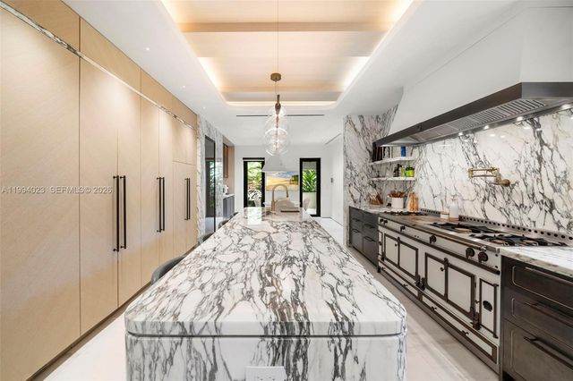 3681 Flamingo Dr, Miami Beach, FL 33140