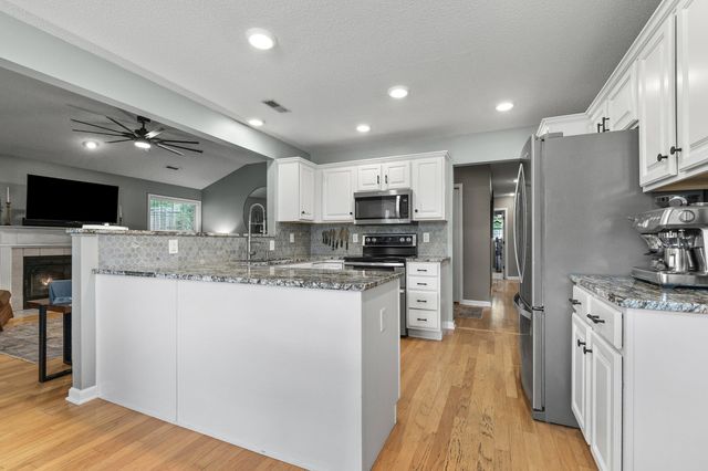 2806 WOODED CREEK DR, Columbia, MO 65203